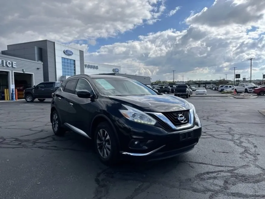 2017 Nissan Murano SV photo 1