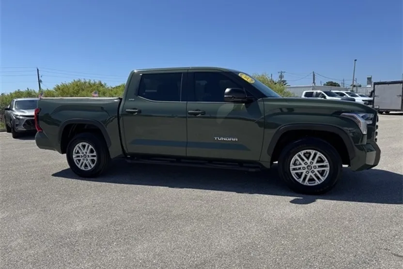 2022 Toyota Tundra SR5 CrewMax photo 1