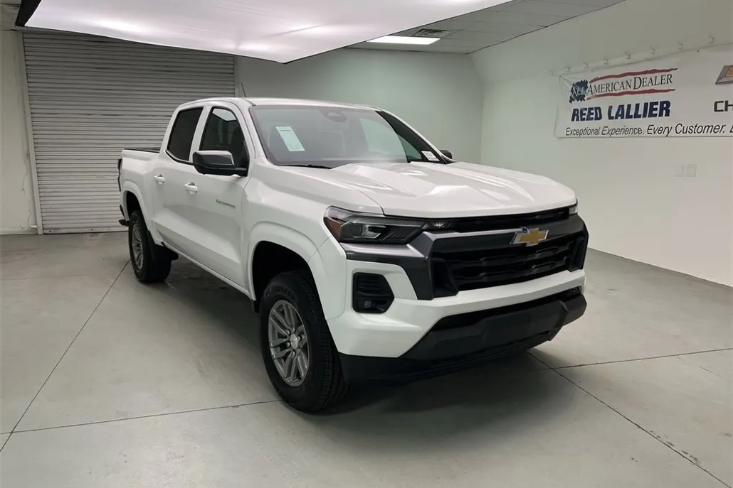 2025 Chevrolet Colorado Work Truck LT photo 1