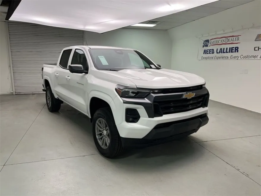 2025 Chevrolet Colorado Work Truck LT photo 1