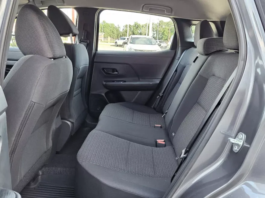 2025 Nissan Kicks S photo 1