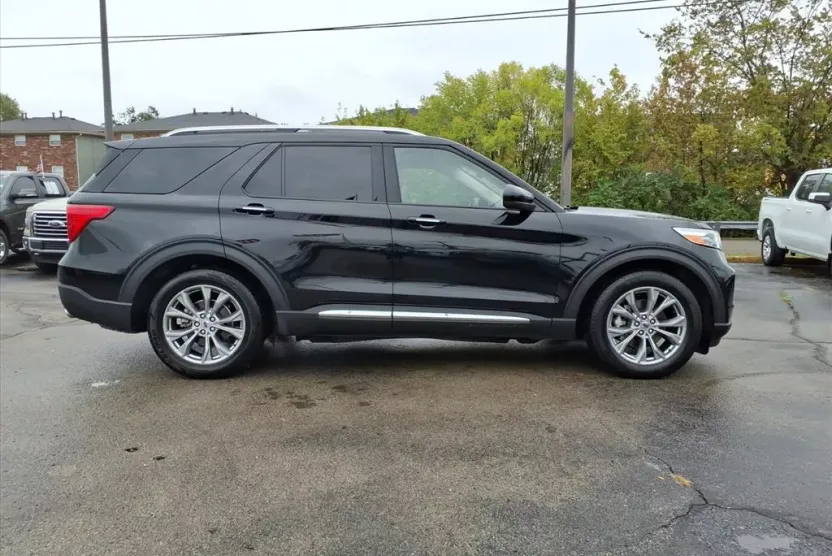 2024 Ford Explorer Limited photo 1