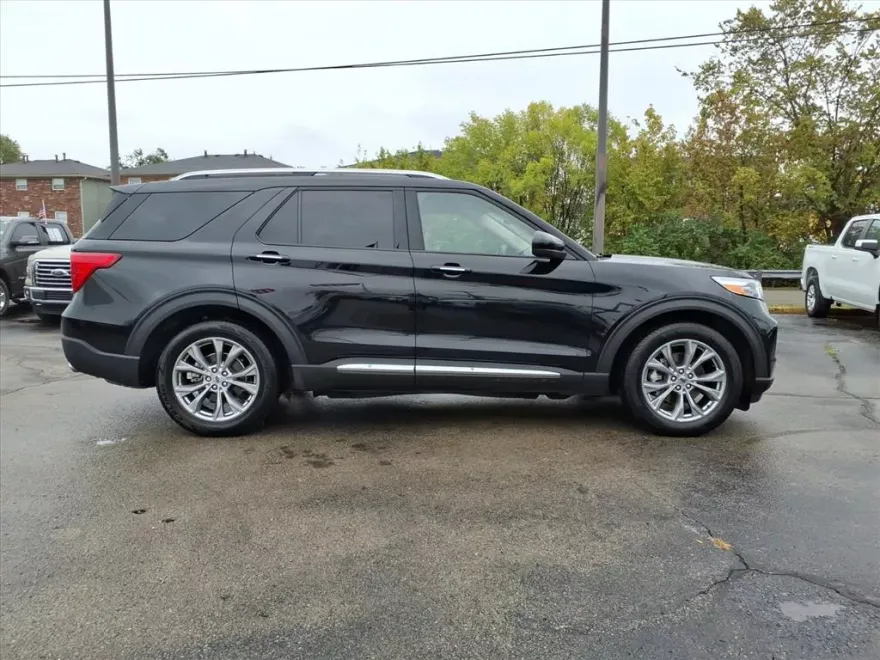 2024 Ford Explorer Limited photo 1