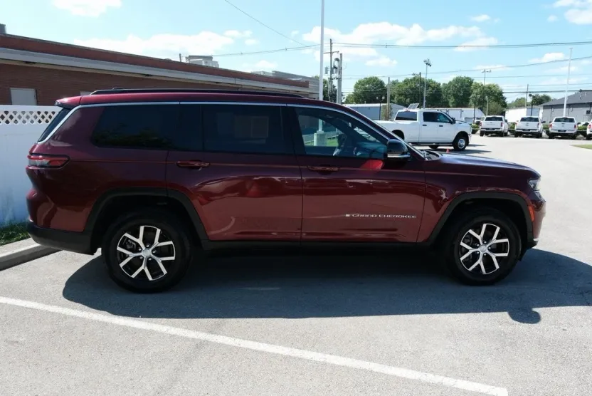 2024 Jeep Grand Cherokee Limited photo 1