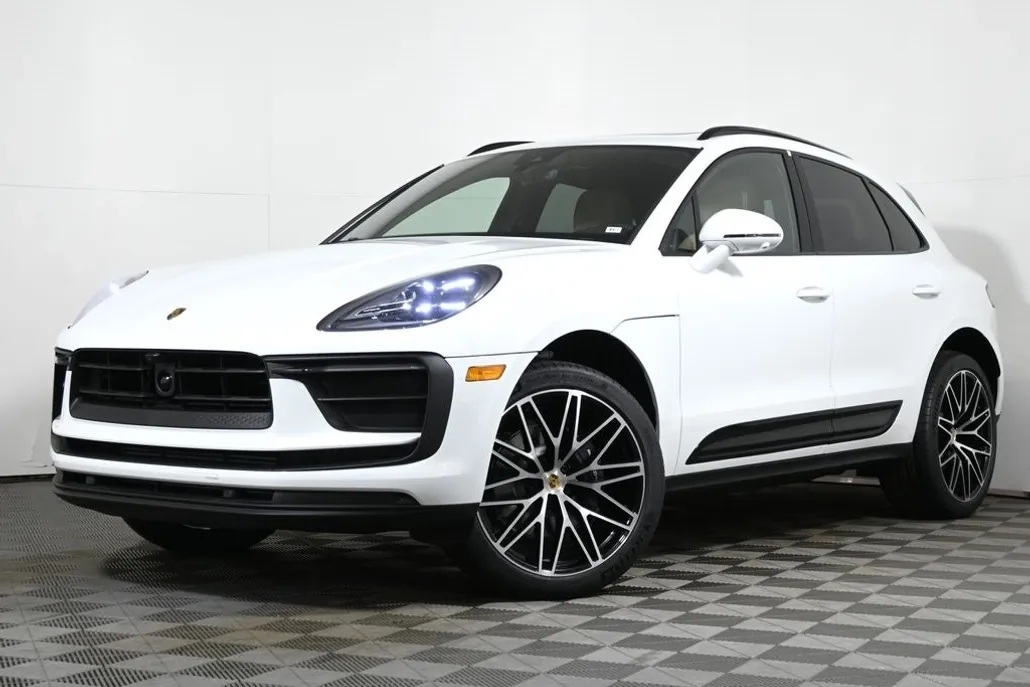 2024 Porsche Macan Base photo 1
