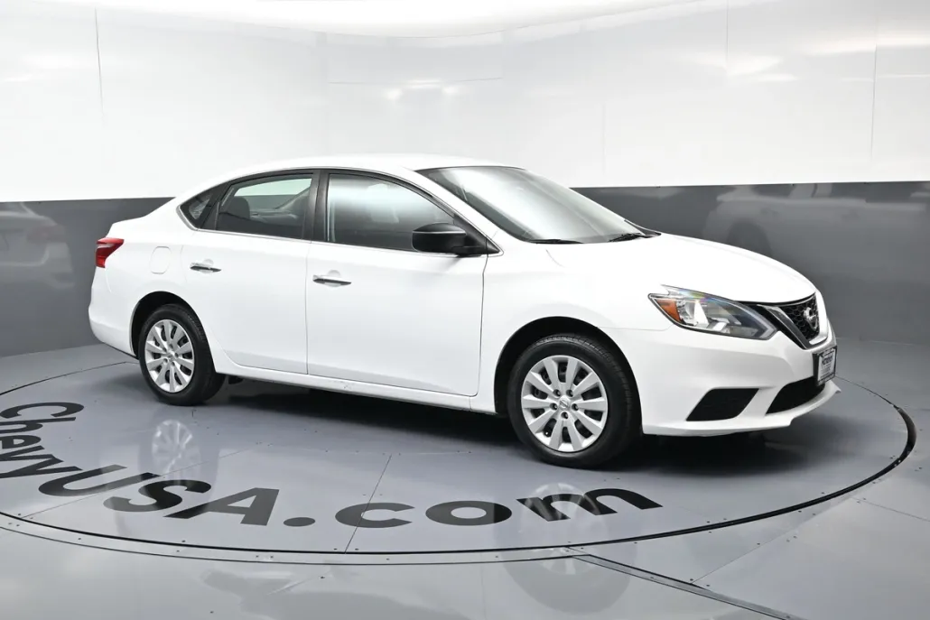 2017 Nissan Sentra S photo 1