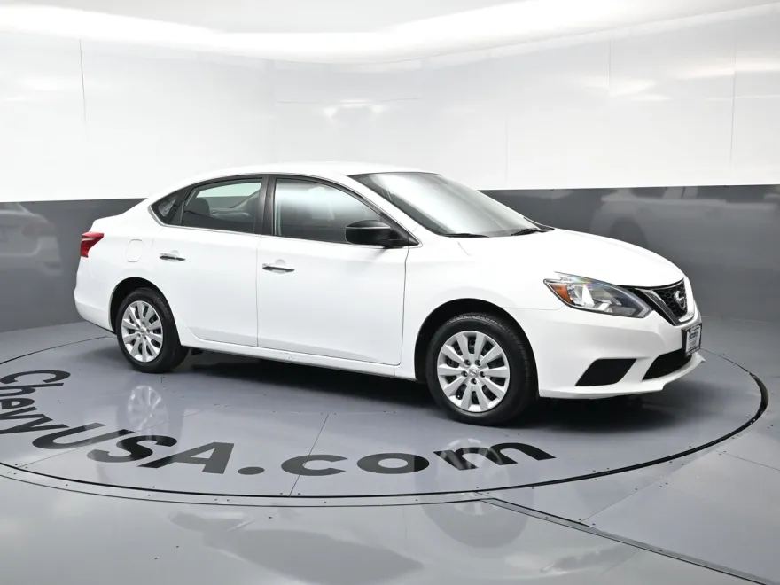 2017 Nissan Sentra S photo 1