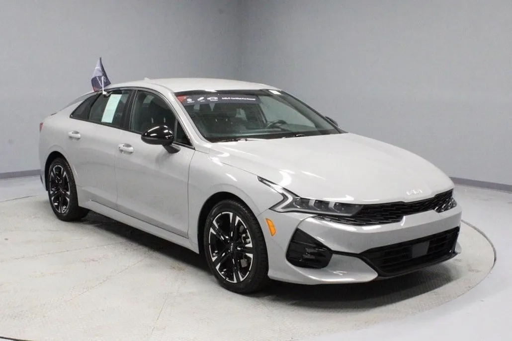 2024 Kia K5 GT-Line photo 1