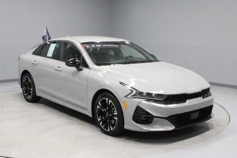 2024 Kia K5 GT-Line photo 1