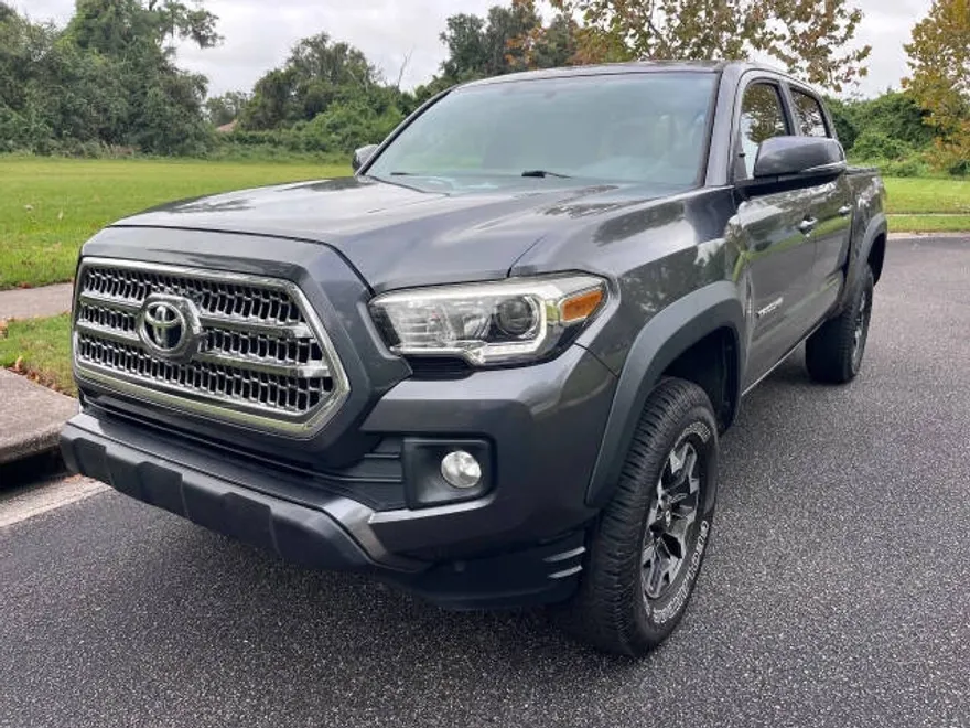2016 Toyota Tacoma TRD Off-Road photo 1