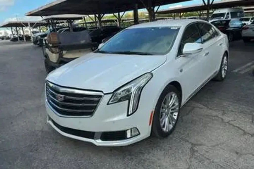 2018 Cadillac XTS Luxury photo 1
