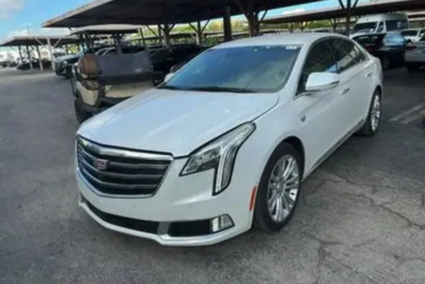 2018 Cadillac XTS Luxury photo 1