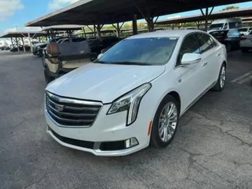 2018 Cadillac XTS Luxury photo 1