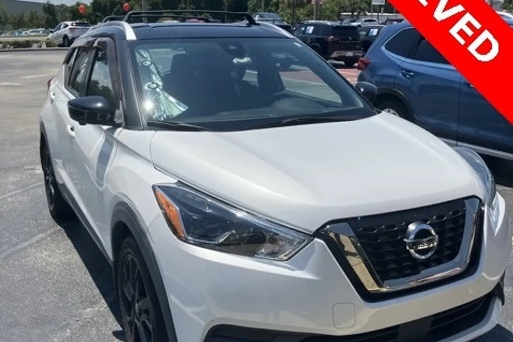 2020 Nissan Kicks SR photo 1