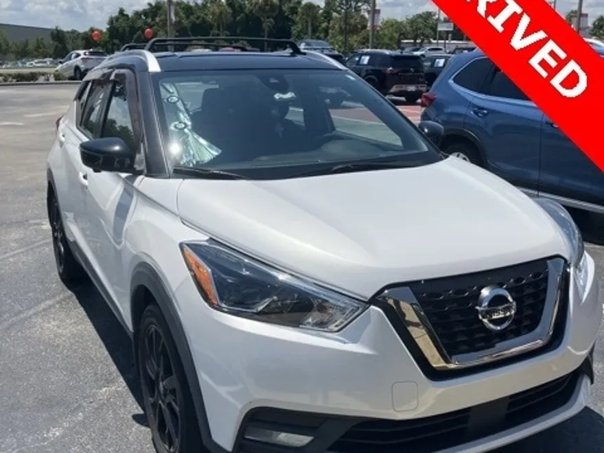 2020 Nissan Kicks SR photo 1