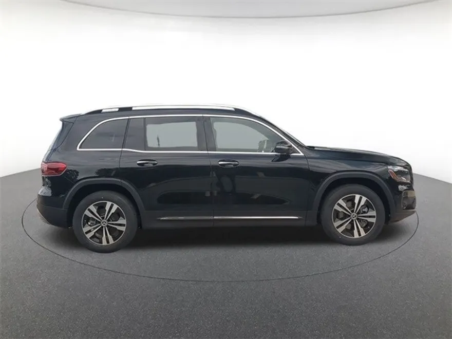 2025 Mercedes Benz GLB 250 4MATIC photo 1