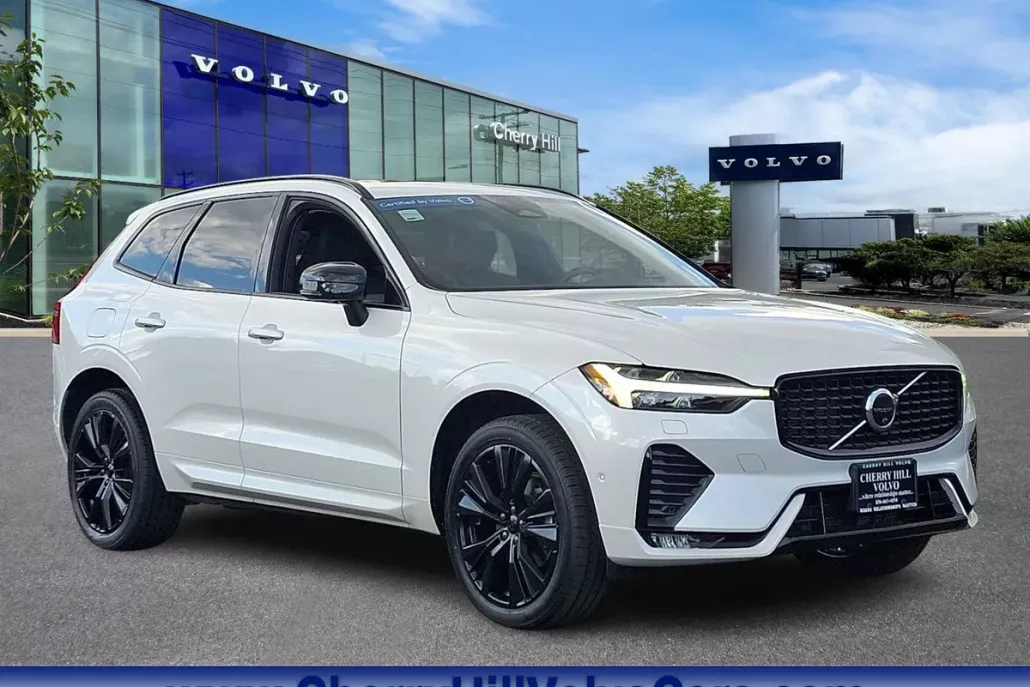 2023 Volvo XC60 B5 Plus photo 1