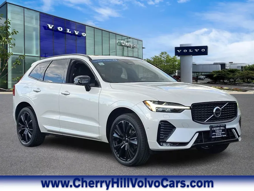 2023 Volvo XC60 B5 Plus photo 1