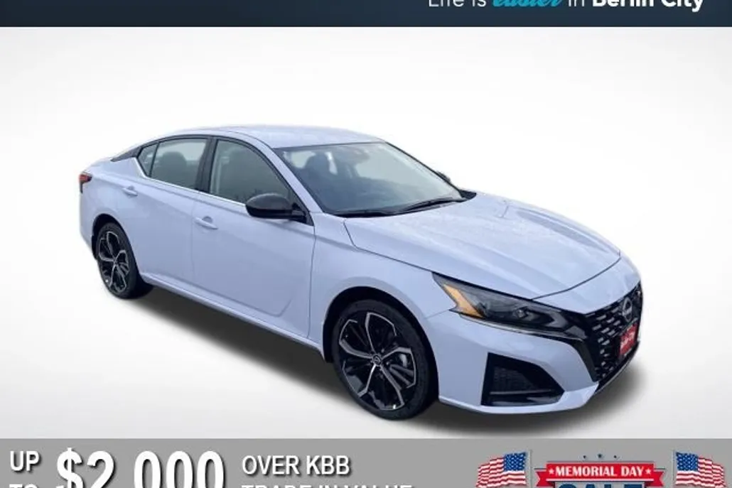 2025 Nissan Altima SR photo 1