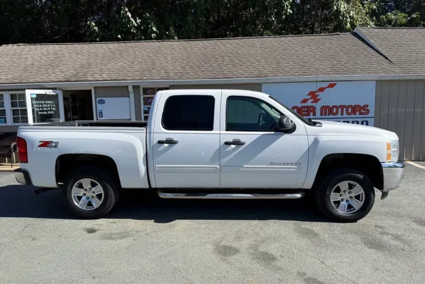 2012 Chevrolet Silverado 1500 LT photo 1
