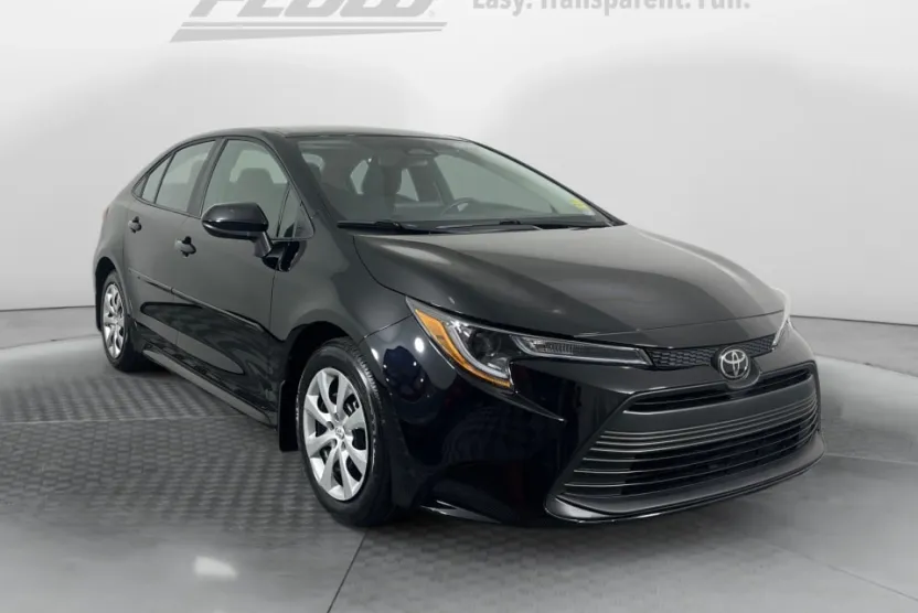2025 Toyota Corolla LE photo 1