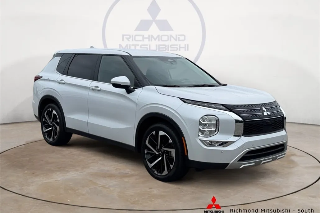 2024 Mitsubishi Outlander SE Black Edition photo 1