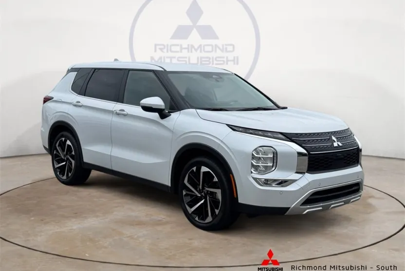 2024 Mitsubishi Outlander SE Black Edition photo 1