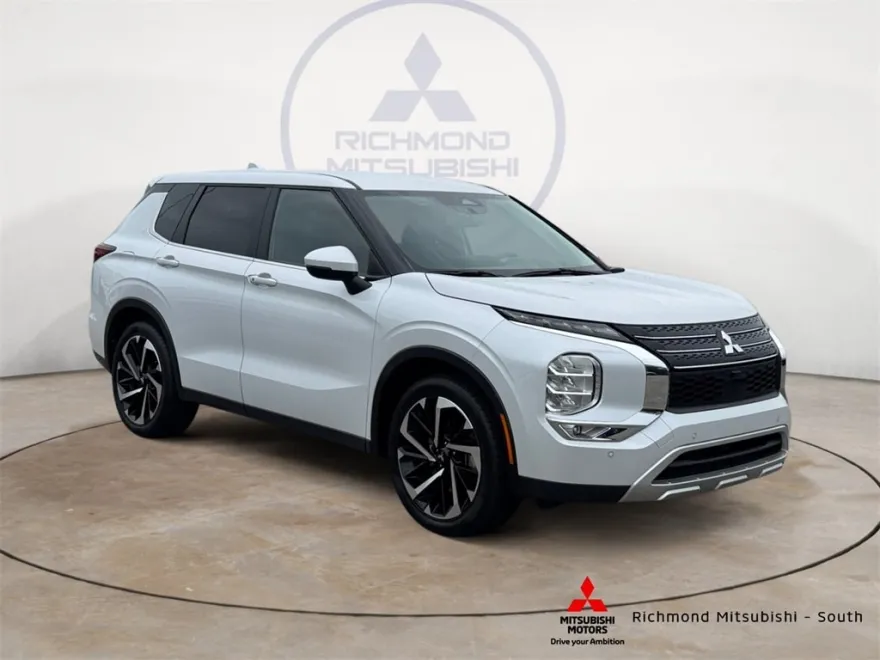 2024 Mitsubishi Outlander SE Black Edition photo 1