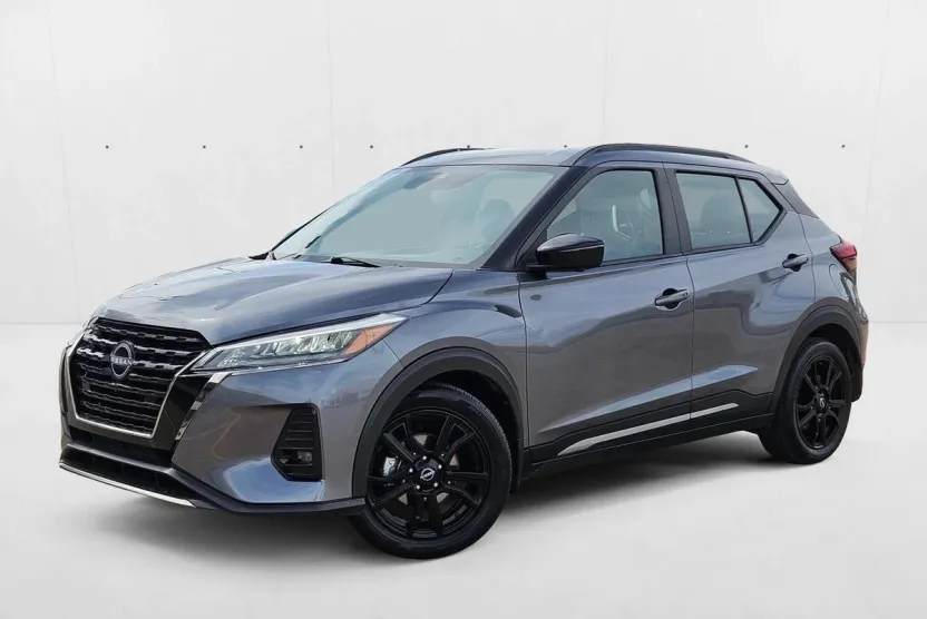 2024 Nissan Kicks SR photo 1