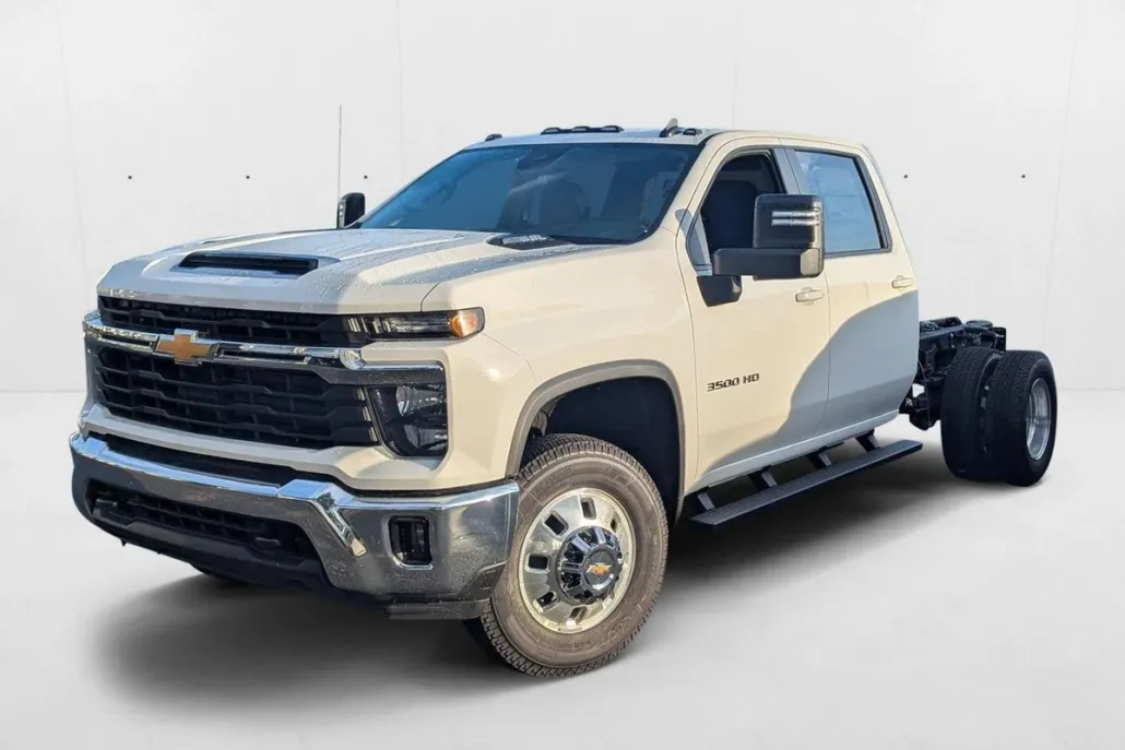 2025 Chevrolet Silverado 3500HD LT photo 1