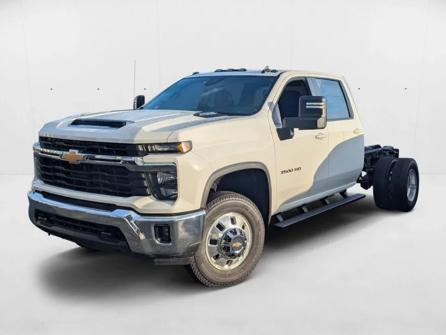 2025 Chevrolet Silverado 3500HD LT photo 1