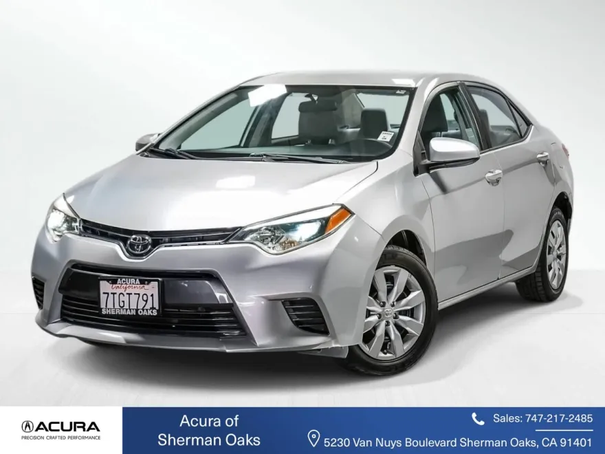 2016 Toyota Corolla LE photo 1