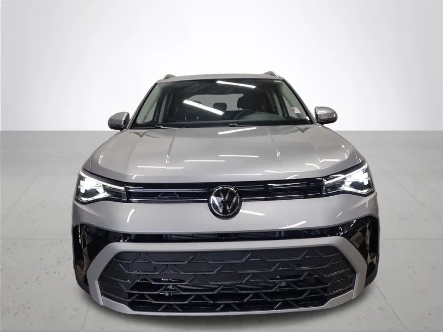 2025 Volkswagen Taos SE photo 1