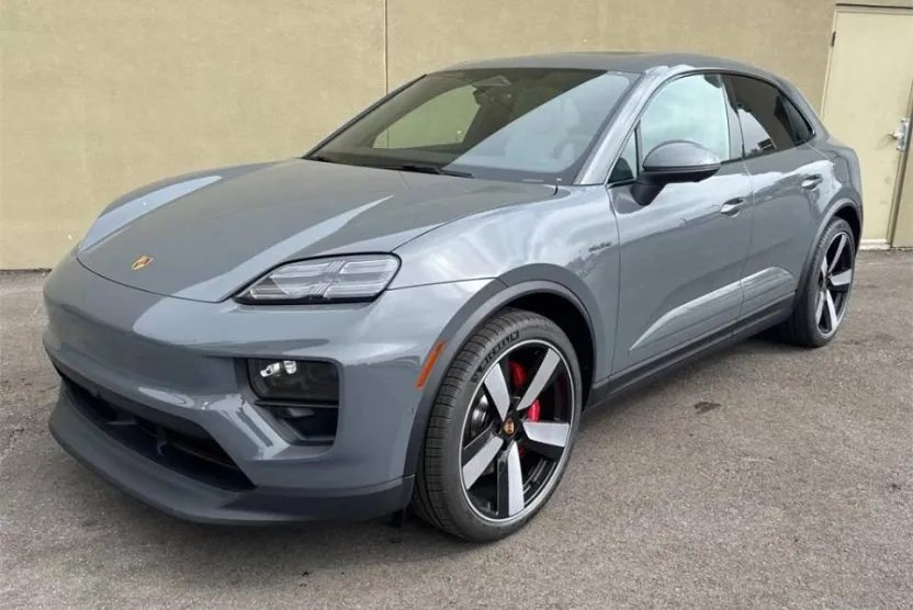 2025 Porsche Macan Electric photo 1