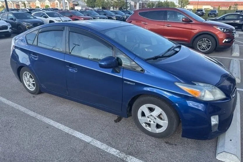 2011 Toyota Prius Five photo 1