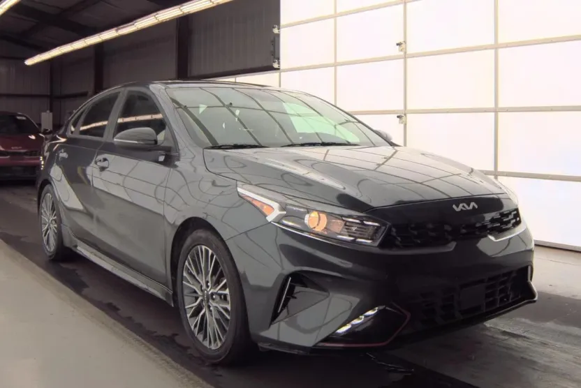 2024 Kia Forte GT-Line photo 1