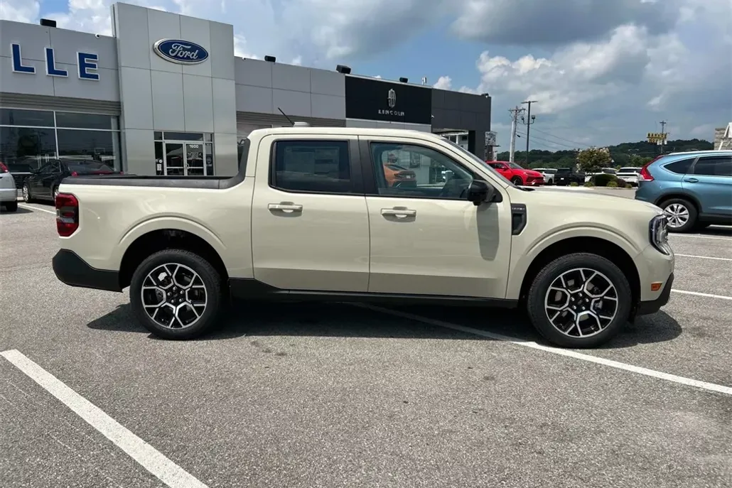 2025 Ford Maverick Lariat photo 1