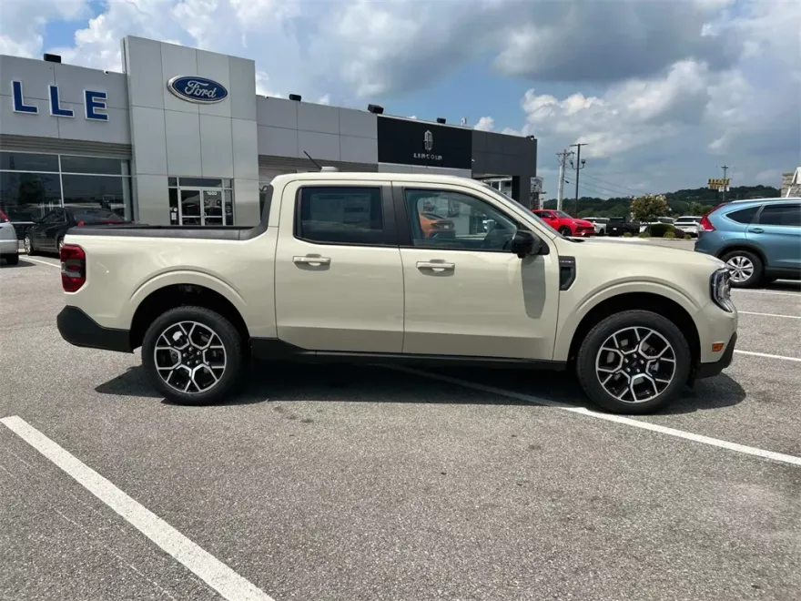 2025 Ford Maverick Lariat photo 1