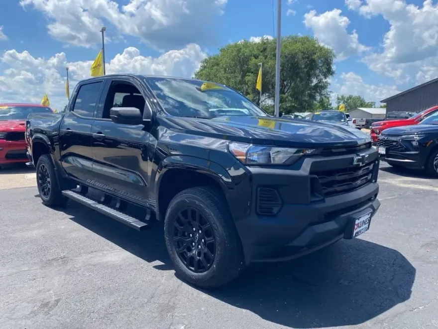 2025 Chevrolet Colorado Work Truck photo 1