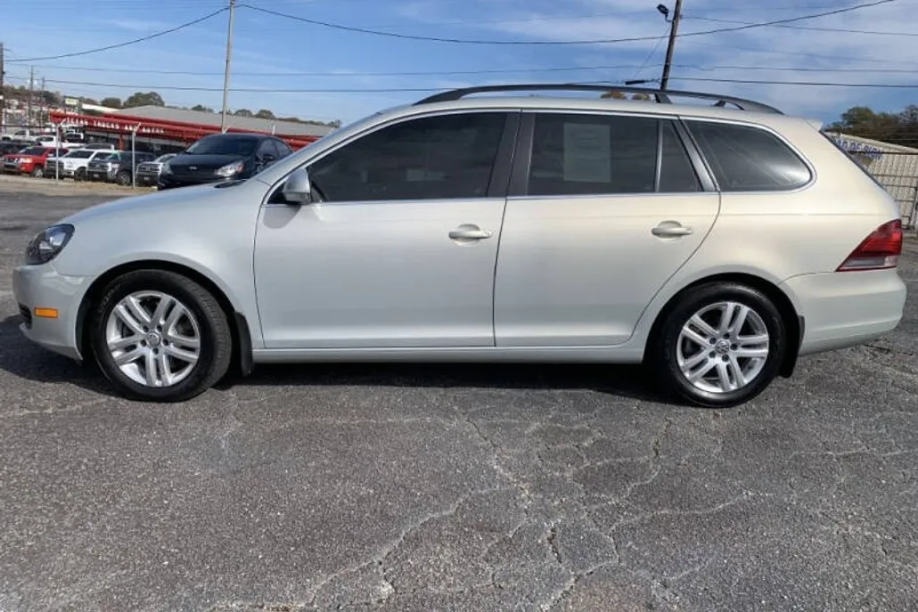 2011 Volkswagen Jetta SportWagen TDI photo 1