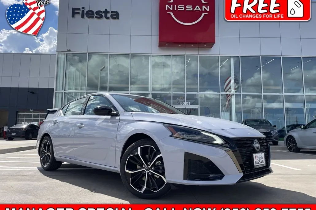 2025 Nissan Altima SR photo 1