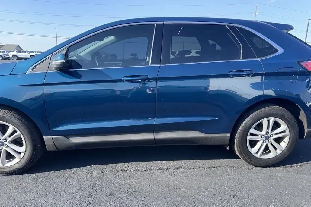 2020 Ford Edge SEL photo 1