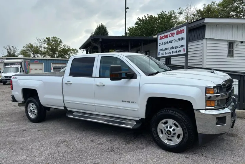 2018 Chevrolet Silverado 2500HD LT photo 1