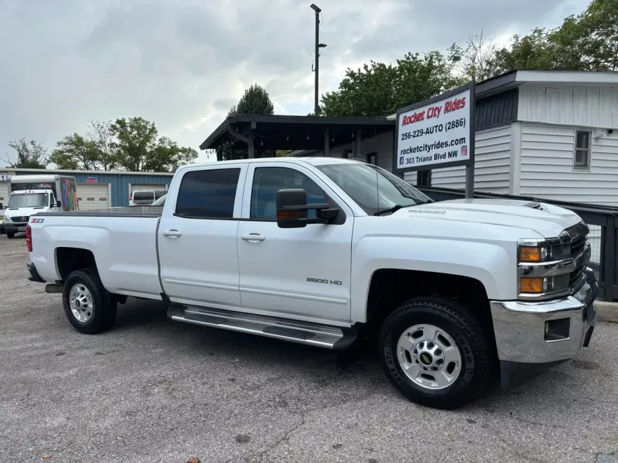 2018 Chevrolet Silverado 2500HD LT photo 1