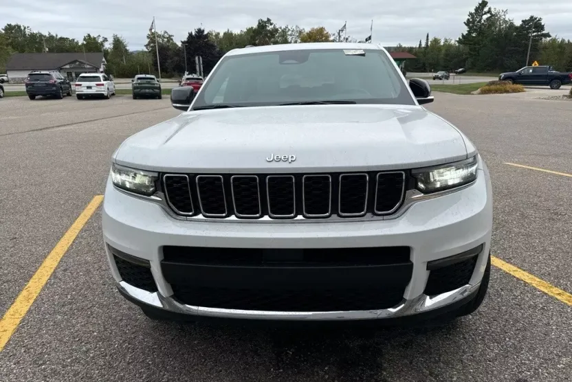 2024 Jeep Grand Cherokee Limited photo 1