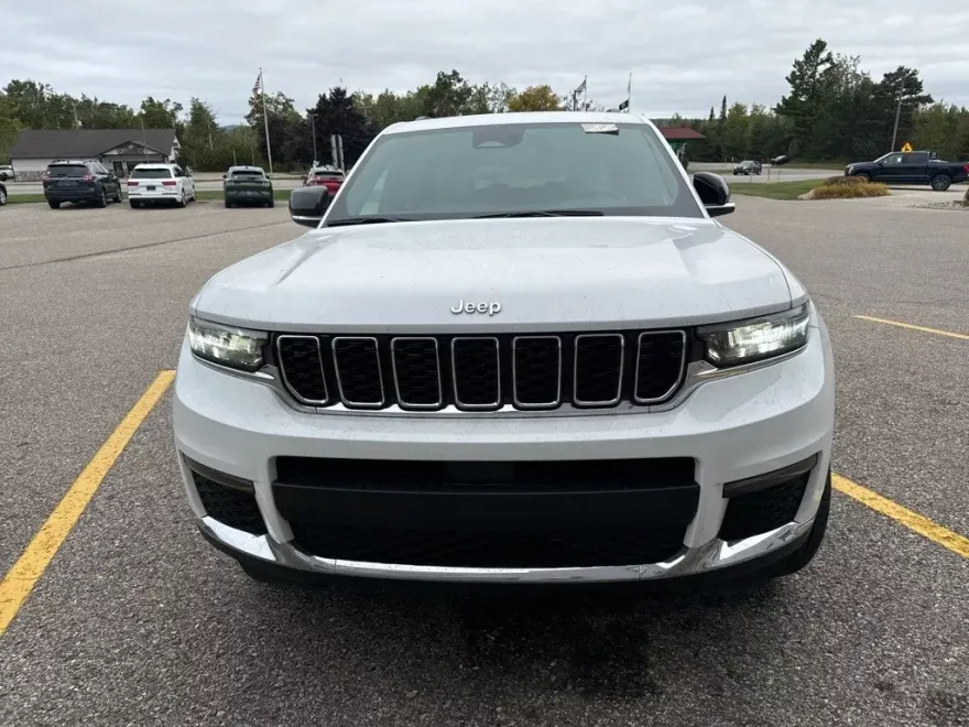 2024 Jeep Grand Cherokee Limited photo 1