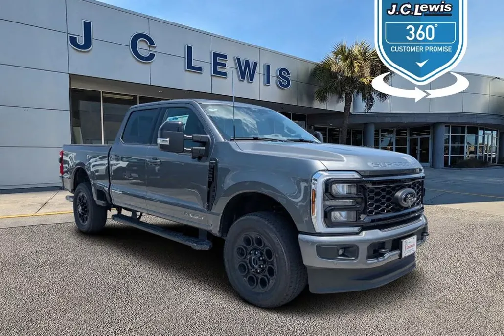 2025 Ford F-250 Lariat photo 1