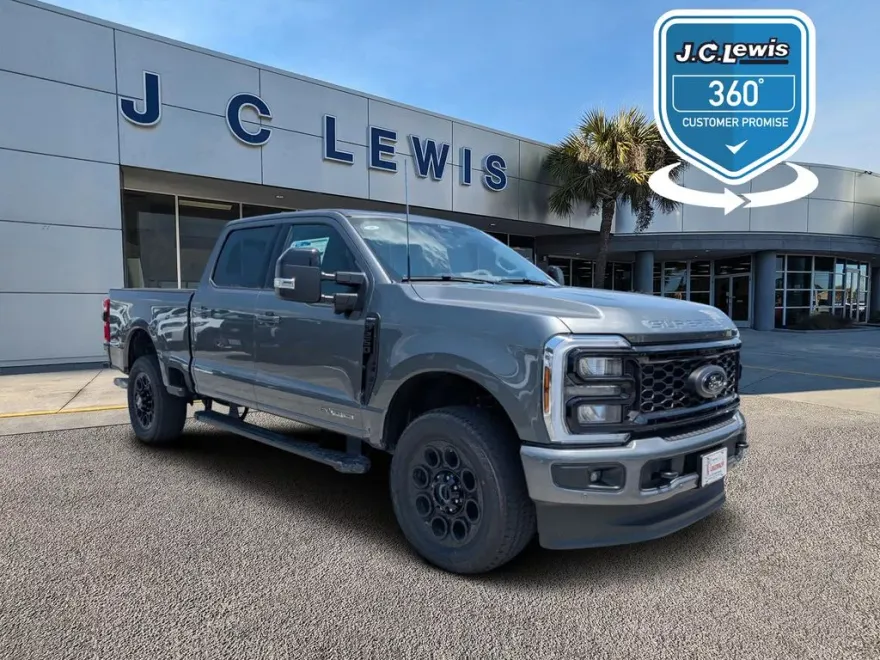 2025 Ford F-250 Lariat photo 1
