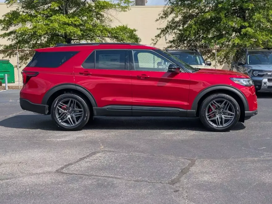 2025 Ford Explorer ST photo 1