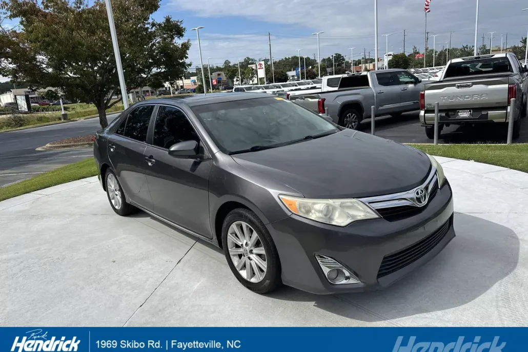 2014 Toyota Camry XLE photo 1
